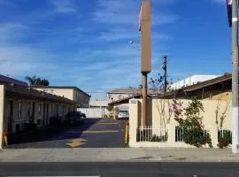 Hollywood Park Motel