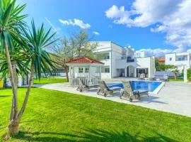 VILLA DANICA with heated pool and jacuzzi