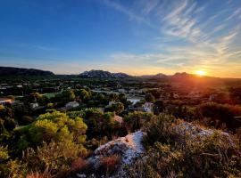 Eygalières, expérience de charme au cœur du vieux village!，位于埃加利埃的酒店