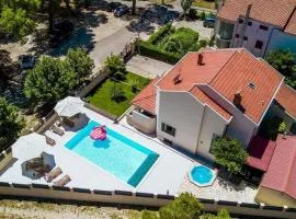 Luxury villa with a swimming pool Zadar - Diklo, Zadar - 22230