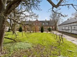 11 Bedroom Pet Friendly Home In Rønde