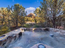 Mammoth Rock Oasis Villa-Hot Tub & Free Pets，位于塞多纳的酒店