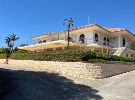 Villa Dolce Vita - Panorama a Marina Di Ragusa con parcheggio privato，位于拉古萨码头的酒店