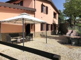 Ferienwohnung für 6 Personen ca 110 qm in Apecchio, Marken Provinz Pesaro-Urbino，位于阿佩基奥的公寓