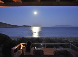 Design house on the beach，位于Rámos的乡村别墅