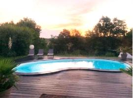 LE TILLEUL GITE SUD CHARENTE，位于Chalais的酒店