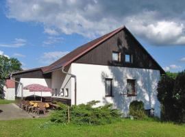 Ferienhaus mit Privatpool für 10 Personen ca 240 m in Smrzovka, Isergebirge，位于Smržovka的酒店