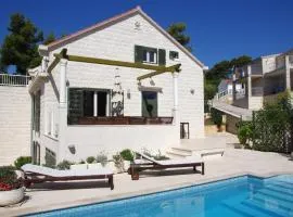 Ferienhaus mit Privatpool für 8 Personen ca 110 qm in Sumartin, Dalmatien Mitteldalmatien