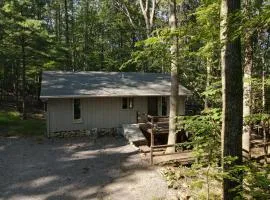 Haven Home - Deck, Grill, Hiking, Pool Access, Games, Community Playground and Tennis Courts