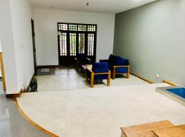 House for Rent -Near Colombo，位于加姆珀哈的酒店