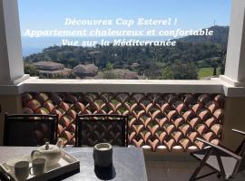 Cap Esterel - Charmant T2 climatis&eacute; vue mer 4/5 pers - Piscine - Parking，位于阿盖的度假村