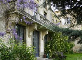 Chateau in medieval Bastide - Sleeps up to 17，位于沙拉布尔的酒店