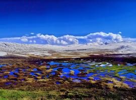 Mantri Bai Camping Site Deosai，位于锡卡都的豪华帐篷营地