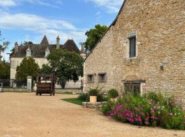 Château du Mauny, gîtes et chambres d'hôtes en Bourgogne，位于Rosey的民宿