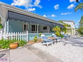 Siesta Key Village and Beach Walkable, Condo with Private Porch