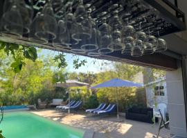 Chambre SEVILLE - Mas Saint-Louis - Piscine chauffée，位于艾格-莫尔特的酒店