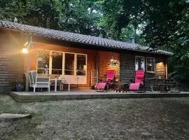 Lönnekullen, enkel sommarstuga mitt i skogen på Österlen med dusch ute