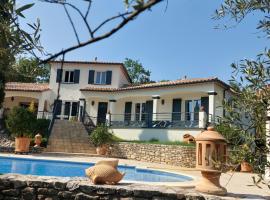 Luxueuse villa en cévennes，位于Monteils的酒店