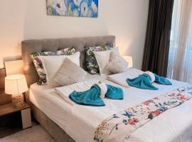 Sea Garden Beach Studio，位于圣君士坦丁和海伦那的高尔夫酒店