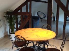Appartement à l'étage，位于Le Mesnil-Durand的酒店