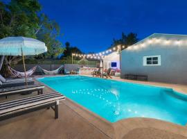 Angel&Rose Universal Hollywood Heated Pool House King Bed，位于洛杉矶的酒店
