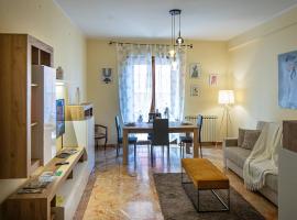 Corno Grande - spacious apartment - 2 baths - Wi Fi- city center - free parking，位于拉奎拉的自助式住宿