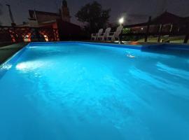 Caba&ntilde;as Jacaranda，位于Arroyo de Los Patos的带停车场的酒店