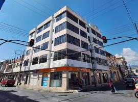 La Merced Plaza Hospedaje，位于里奥班巴的酒店