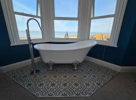 Beautiful 7 bed,6 bath Sea views，位于Kent的酒店