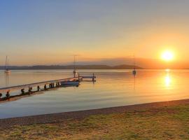 Paradise Palms Caravan Park，位于Rathmines的酒店