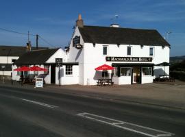 麦克唐纳阿尔曼斯酒店，位于Balbeggie的酒店