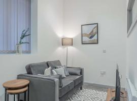 Modern 1 Bedroom Apartment in Dudley，位于布赖尔利希尔梅利山宁静水疗中心附近的酒店