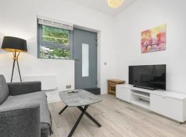Modern 1 Bedroom Apartment in Central Woking，位于沃金的低价酒店