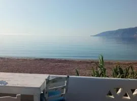 Skyros Seafront Getaway-A step away to the sea