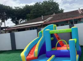 Kulai landed corner lot+kids pool+ mini waterpark，位于古来的酒店