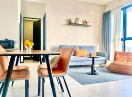 Urban Suites - *Komtar View* Modern Simplicity Home by Happy Living