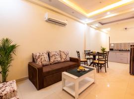 Homlee-Vasundhara 3BHK Apt with kitchen & Parking，位于加济阿巴德的酒店