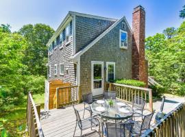 Minutes to Oceanside Beaches，位于伊斯特姆的乡村别墅