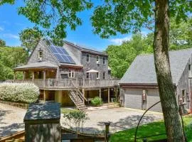 Beautiful Home w Artistic Flair