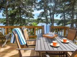 Amazing Location Lakefront Waterside Deck
