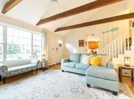 Stylish Home Dog Friendly Close to Beach