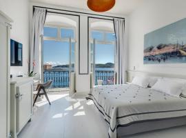 Skylight，位于埃尔莫波利斯的海滩酒店