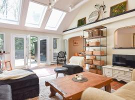 Bright & Open Central A C Dog Friendly，位于巴恩斯特布尔的酒店