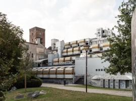 Espacio SerrART 325，位于伊夫雷亚的酒店