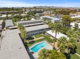2BD Walk Out To Pool Old Town Scottsdale Paradise