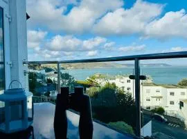 Luxury Sea View Apartment with Multi Room Balcony And Private Onsite Parking Only 300M From the Beach