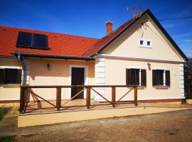 Gyümölcsliget Vendégház，位于Csehimindszent的酒店