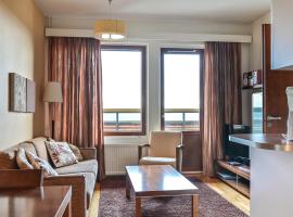 Yll&auml;s Saaga Ski Chalets，位于易拉斯加威的带泳池的酒店