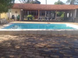 Casa espaçosa, piscina, churrasqueira , area festa，位于科伦巴的度假屋