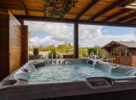 Drents Genieten - Lavendelheide met uitzicht op het water，位于Erm的酒店